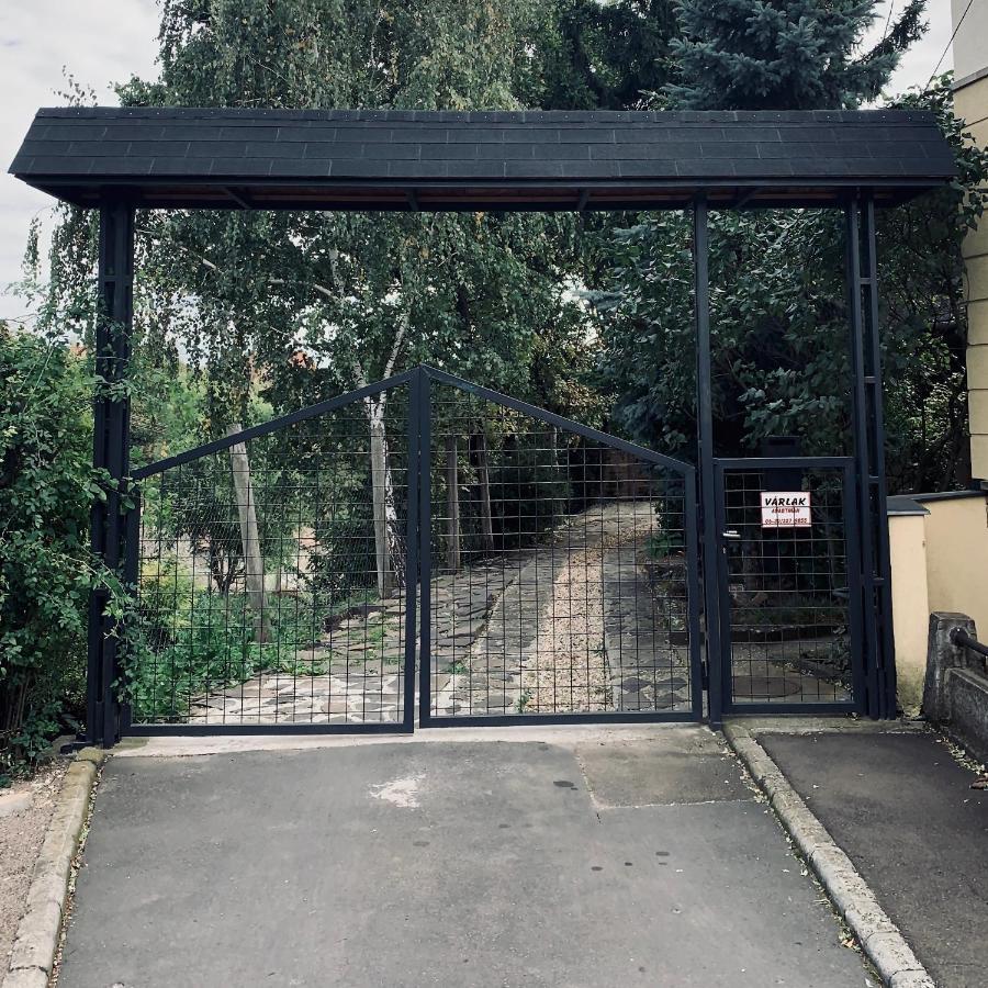 Var-Lak Apartman Eger Luaran gambar